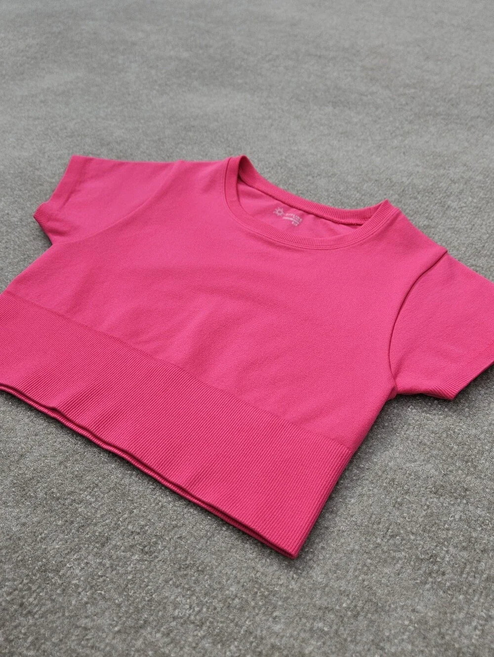 Offline by Aerie Seamless Workout Crop Top Size Small Short Sleeve Bright Pink - Picture 2 of 12